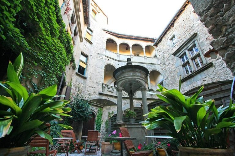 cour intérieure de l'hotel d'alibert
